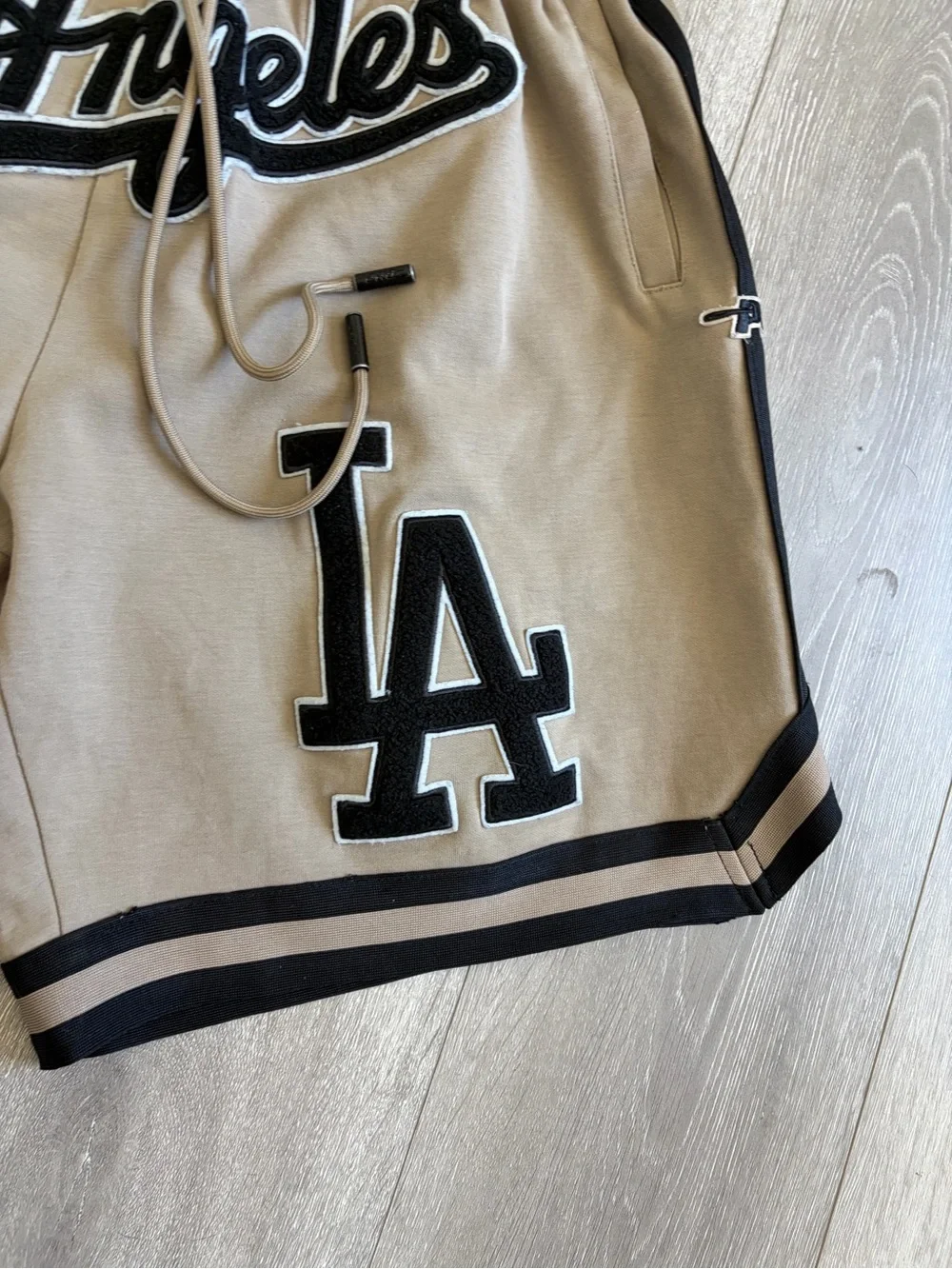 Rare Pro Standard Luxury Athletic Collection LA Dodgers Shorts Beige Size XL **